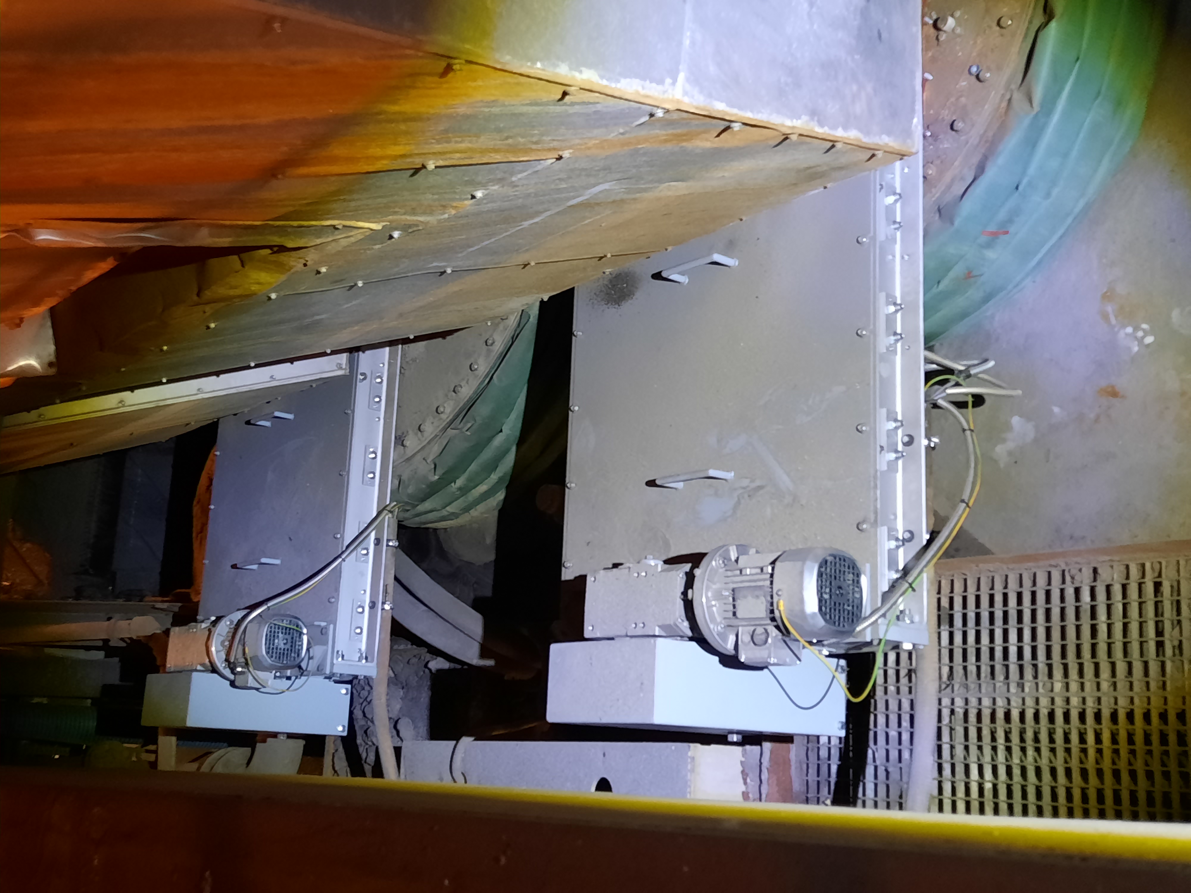 Deskové uzávěry s elektropohony