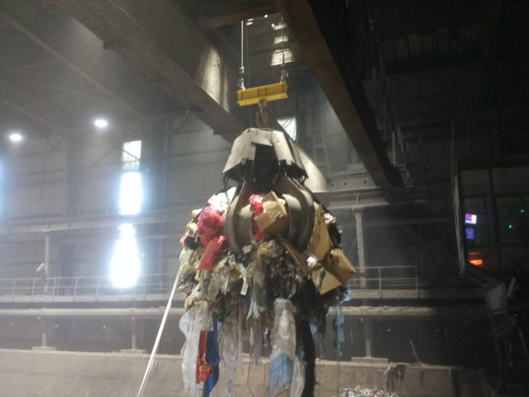 Zdvihová jednotka se stabilizační traverzou