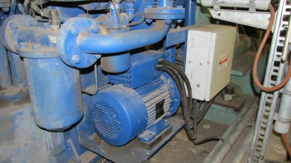 Část dávkovacího okruhu s elektromotorem čerpadla pracovního oleje