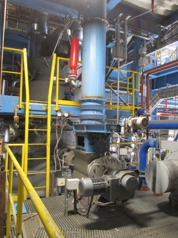 Kompenzátor, deskový uzávěr, nahlížecí otvor pro čidlo klenbování paliva