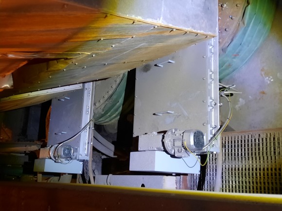 Vstup pro ruční nastavení deskového uzávěru