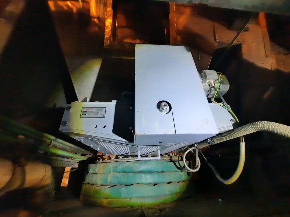 Deskové uzávěry s elektropohony