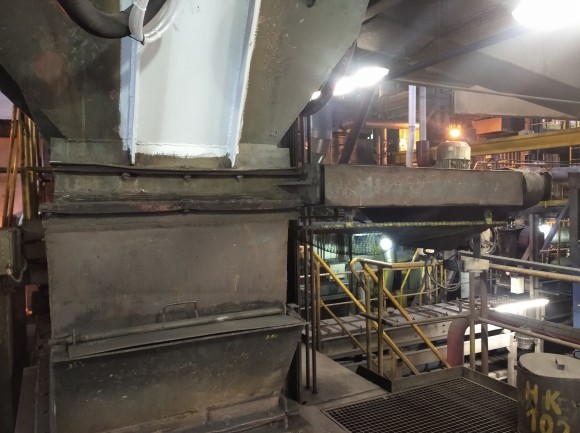 Uzávěr před rekonstrukcí - velké deformace v místech uzavírání