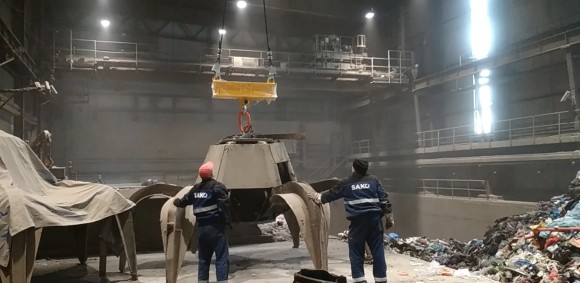 Instalace traverzy pro stabilizaci drapáku