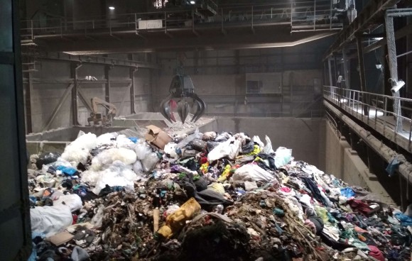 Problematická manipulace s komunálním směsným odpadem