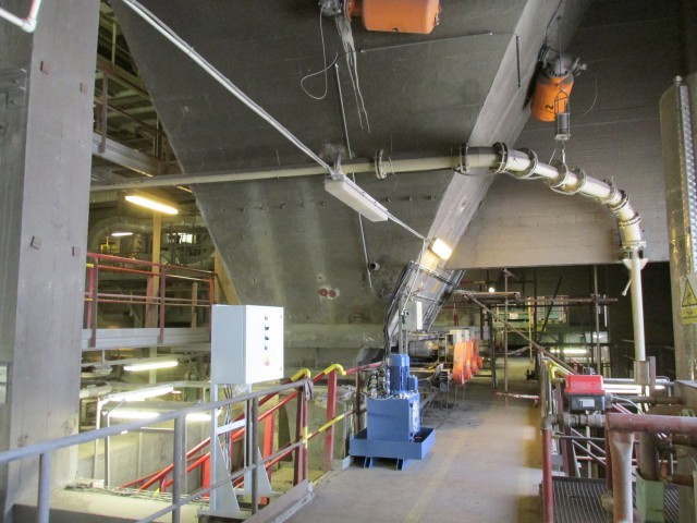 Systém proti klenbování dřevní štěpky v zásobníku paliva