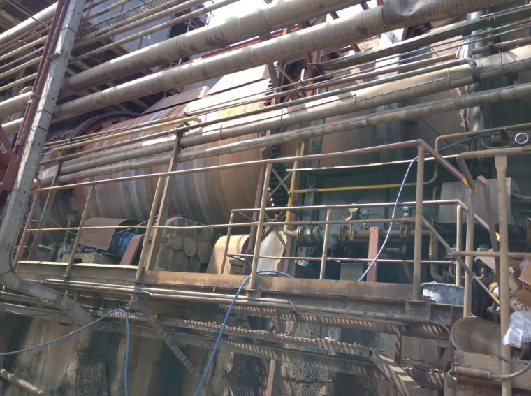 Deskové uzávěry v násypce do rotační pece, spalovna nebezpečných odpadů