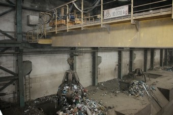 Kočka drapákového jeřábu s rekuperačním měničem