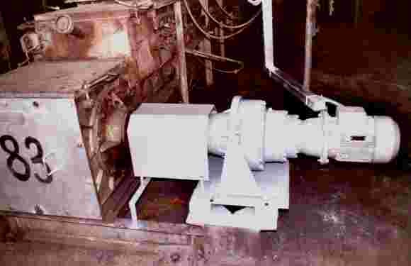 Sestava pohonné jednotky redleru, pružná spojka, převodovka, elektromotor