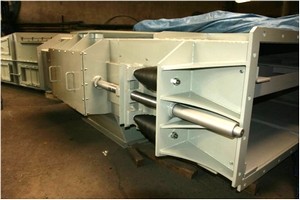 Napínací stanice řetězového dopravníku