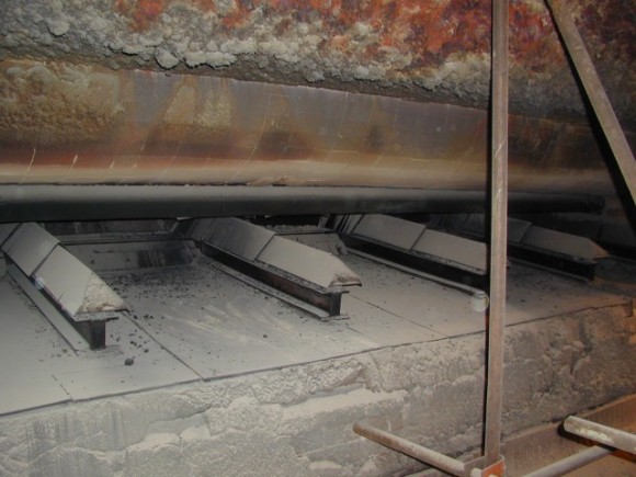 Desky davkování paliva, pohled z kotle