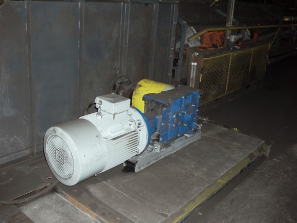 Dopravníkový pohon šikmého pasu zauhlování