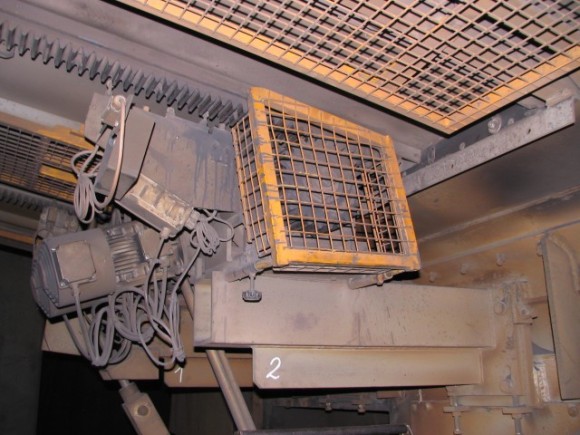 Desky pro dávkování paliva jsou poháněné ozubeným hřebenem