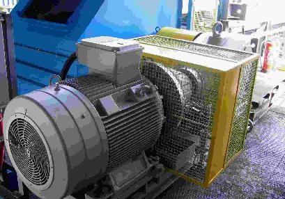 Hydraulická rozběhová spojka na výstupu elektromotoru