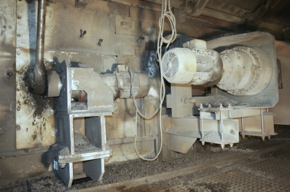 Původní klikový pohon lopat pro podávání směsi uhlí a biomasy do kotle