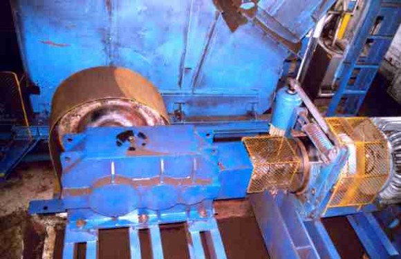 Nová kuželočelní převodovka, hydraulická rozběhová a pružná spojka dopravníku