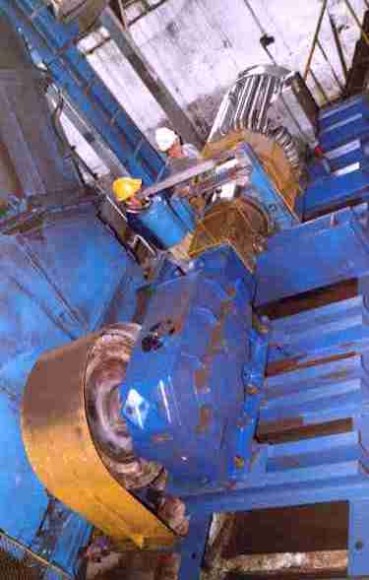 Sestava pohonu šikmého dopravníkového pasu