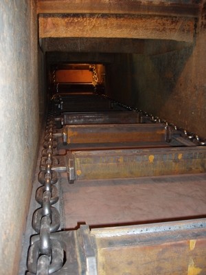 Oprava dna vynašeče strusky, hrabel a řetězu