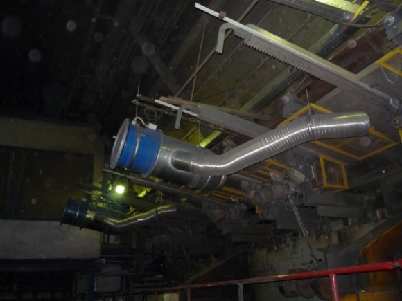 Systém dávkovacích desek paliva s chlazením pohonů