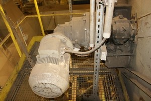 Pohon hrablového vynašeče strusky