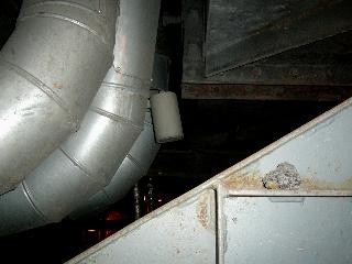 Čidlo pro regulaci rychlosti vynašeče snímá množství strusky v dopravníku