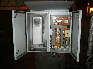 Frekvenční měnič pro snížení opotřebení řetězu vynašeče strusky