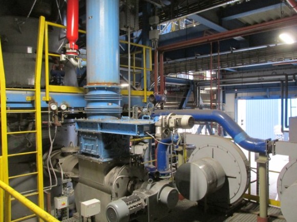 Deskový uzávěr DU 500 namontovaný ve svodce uhlí