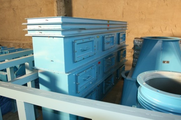 Svodky, násypky a ocelové konstrukce k dopravní lince na uhlí