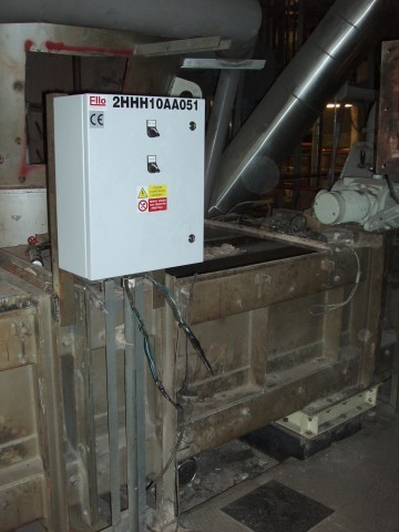 Rozvaděč s řízením uhelného uzávěru