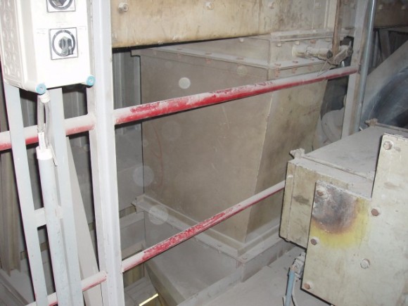 Řetězový dopravník před instalací uzávěru