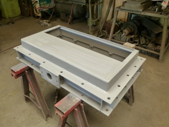 Výroba lineárního deskového uzávěru s pohonem elektromotorem