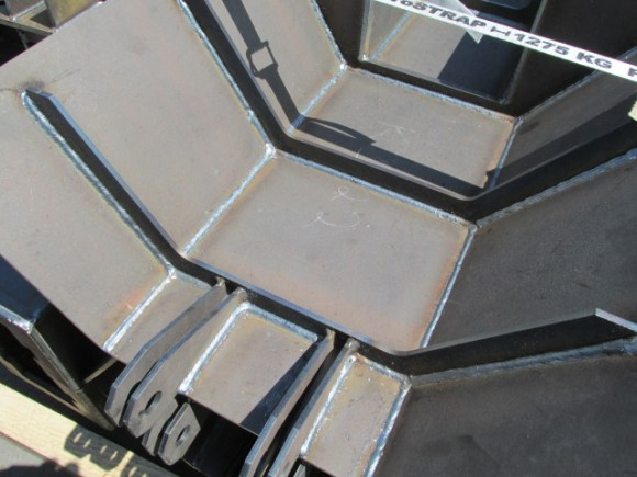 Detail provedení krytu pohonu rozrušovacích desek dřevní štěpky