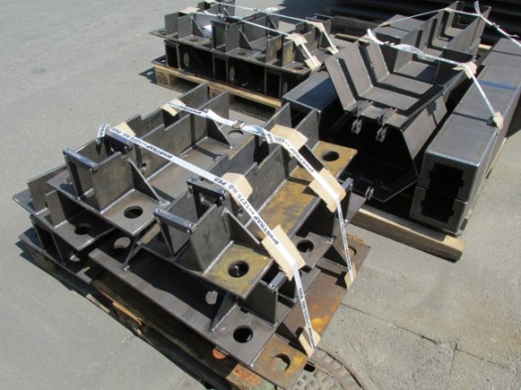 Díly systému rozrušení dřevní štěpky - hrabla, konzoly, kryty hydrauliky...