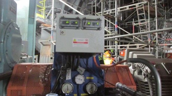 Ukazatele teplot, tlaků a rychlosti hydraulické spojky