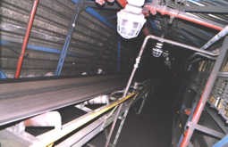 Šikmý pasový dopravník v uhelné teplárně