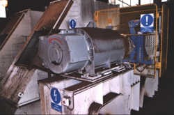 Motor pohonu šikmého dopravníku paliva