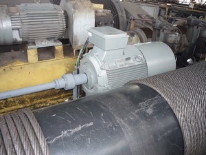 Lanový buben, spojka, elektromotor zdvihu, brzda