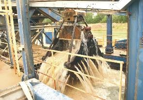 Automatické dorovnání lan drapákoveho jeřábu