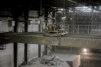 Původní kočka jeřábu ve spalovně s kroužkovými elektromotory