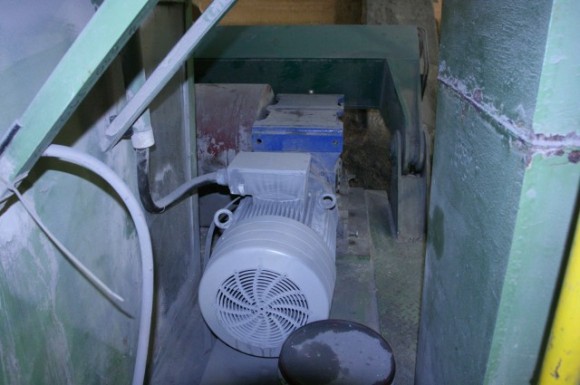 Brzdový elektromotor 30 kW pro pohon zakladače