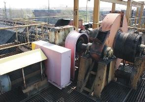 Původní pohon zdvihu hrablového zakladače paliva