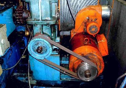 Sestava pohonu výrobní linky lepenky před rekonstrukcí