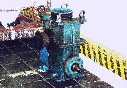 Stará převodovka stroje pro výrobu lepenky