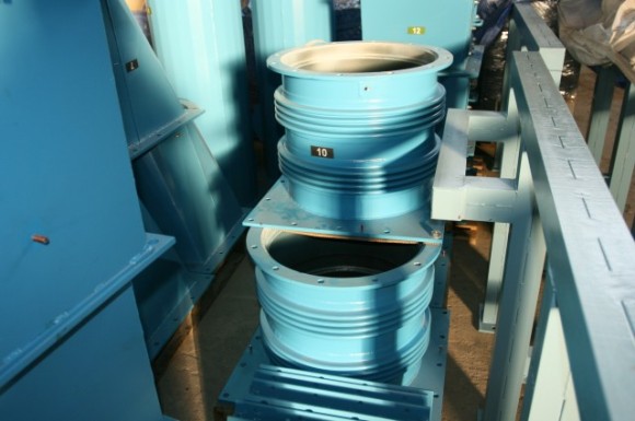 Kompenzátory svodek dopravní linky uhlí