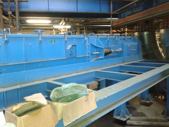 Montáž řetězového dopravníku na nosnou ocelovou konstrukci