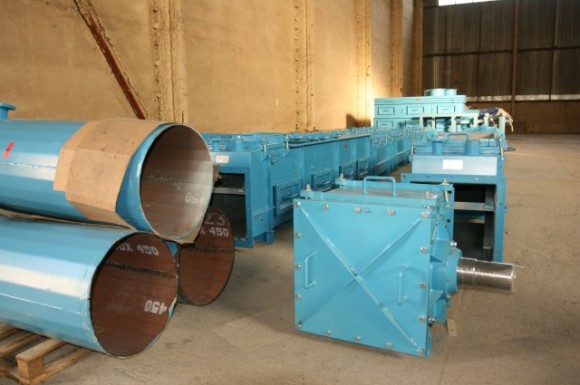 Poháněcí stanice dopravníku a svodky uhlí