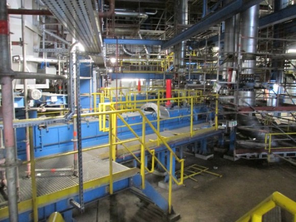 Zauhlovací řetězové dopravníky kotle K7 - pohled na 3 linky