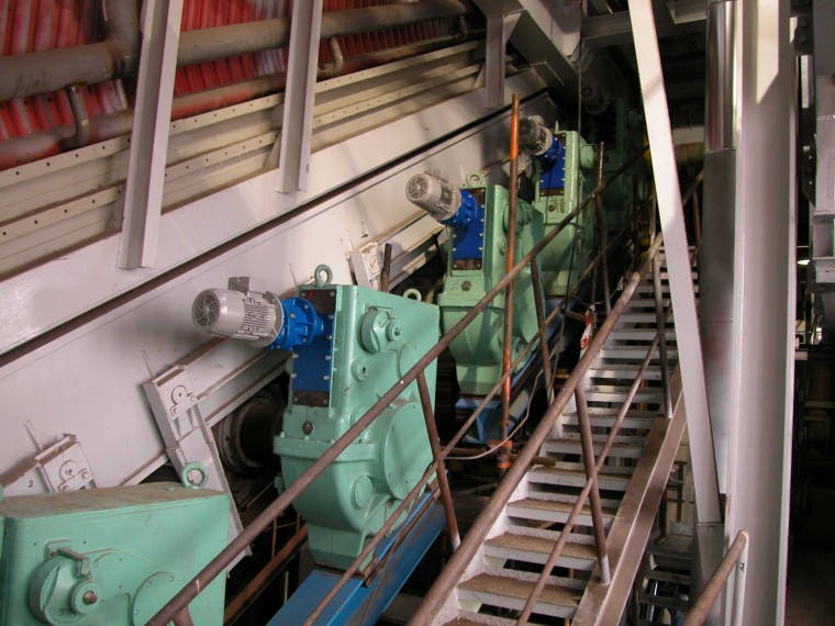 Válcové spalovací rošty, pohony